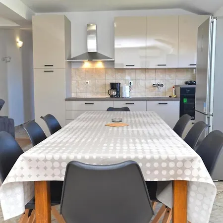 Apartment Idyllic Escape In Fasana, Relax And Unwind *
