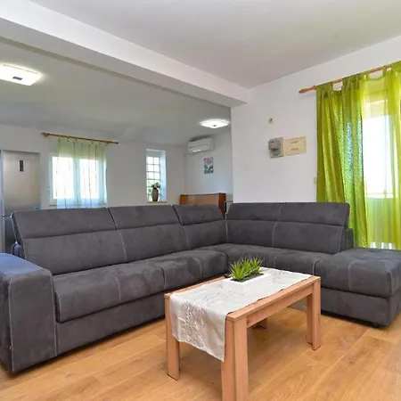 Idyllic Escape In Fasana, Relax And Unwind Διαμέρισμα *