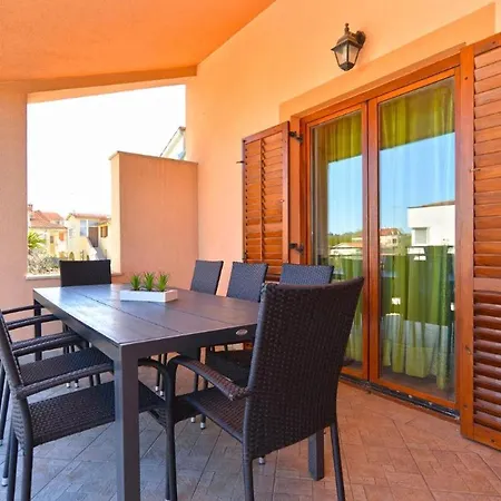 Apartment Idyllic Escape In Fasana, Relax And Unwind